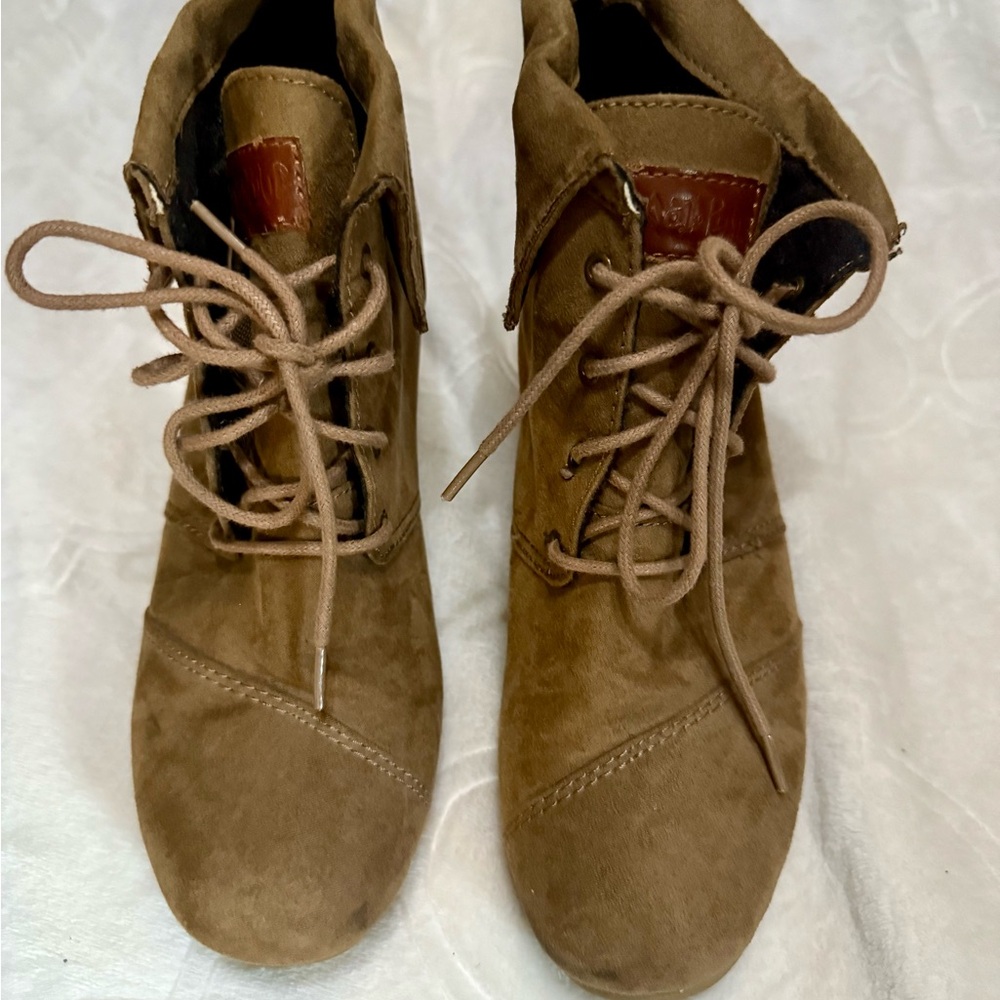 Vtg Matteo by Impo Taupe Faux Suede Lace-Up Wedge Booties Sz 6 Boho Fall Trend